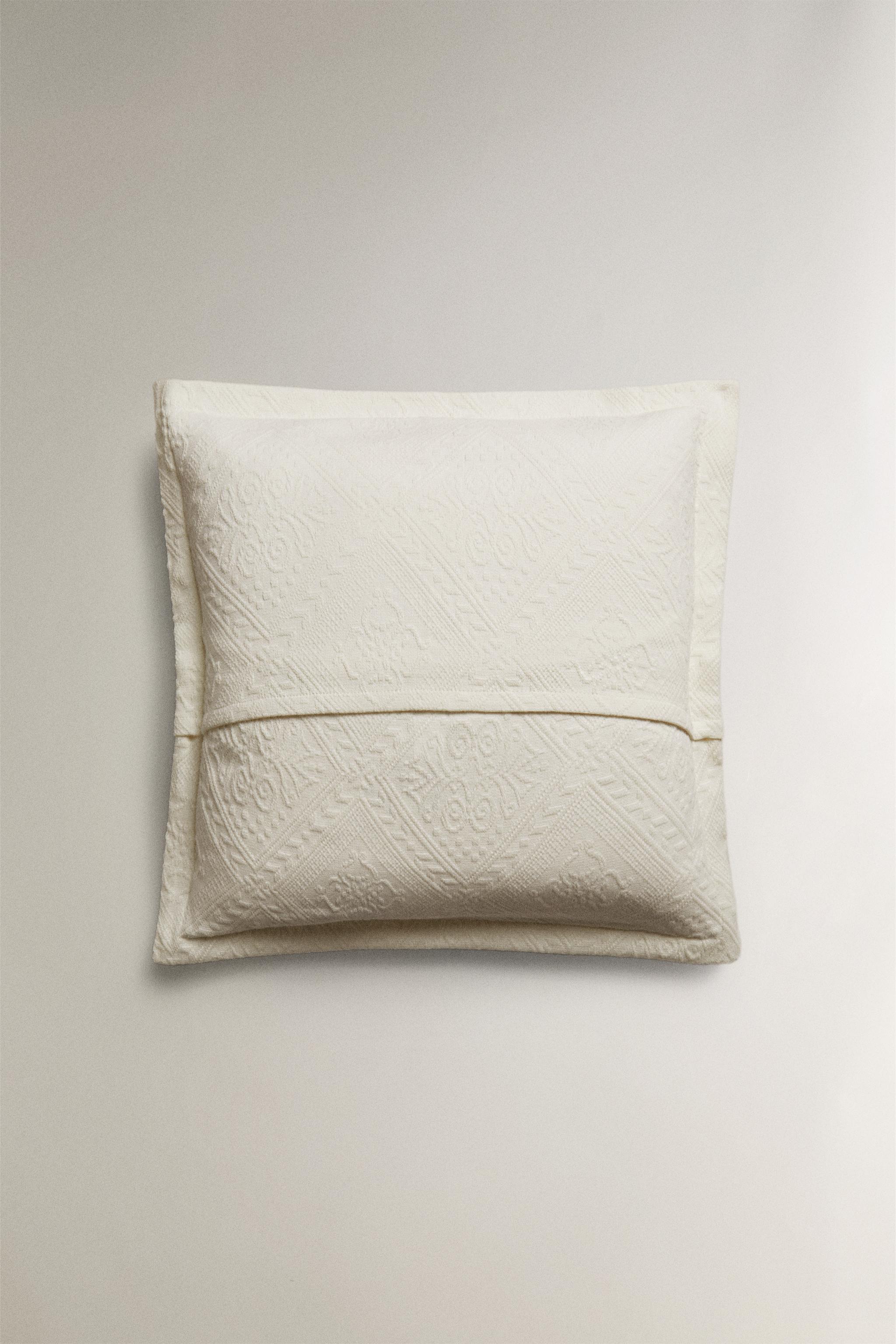 GEOMETRIC PATTERN THROW PILLOW COVER